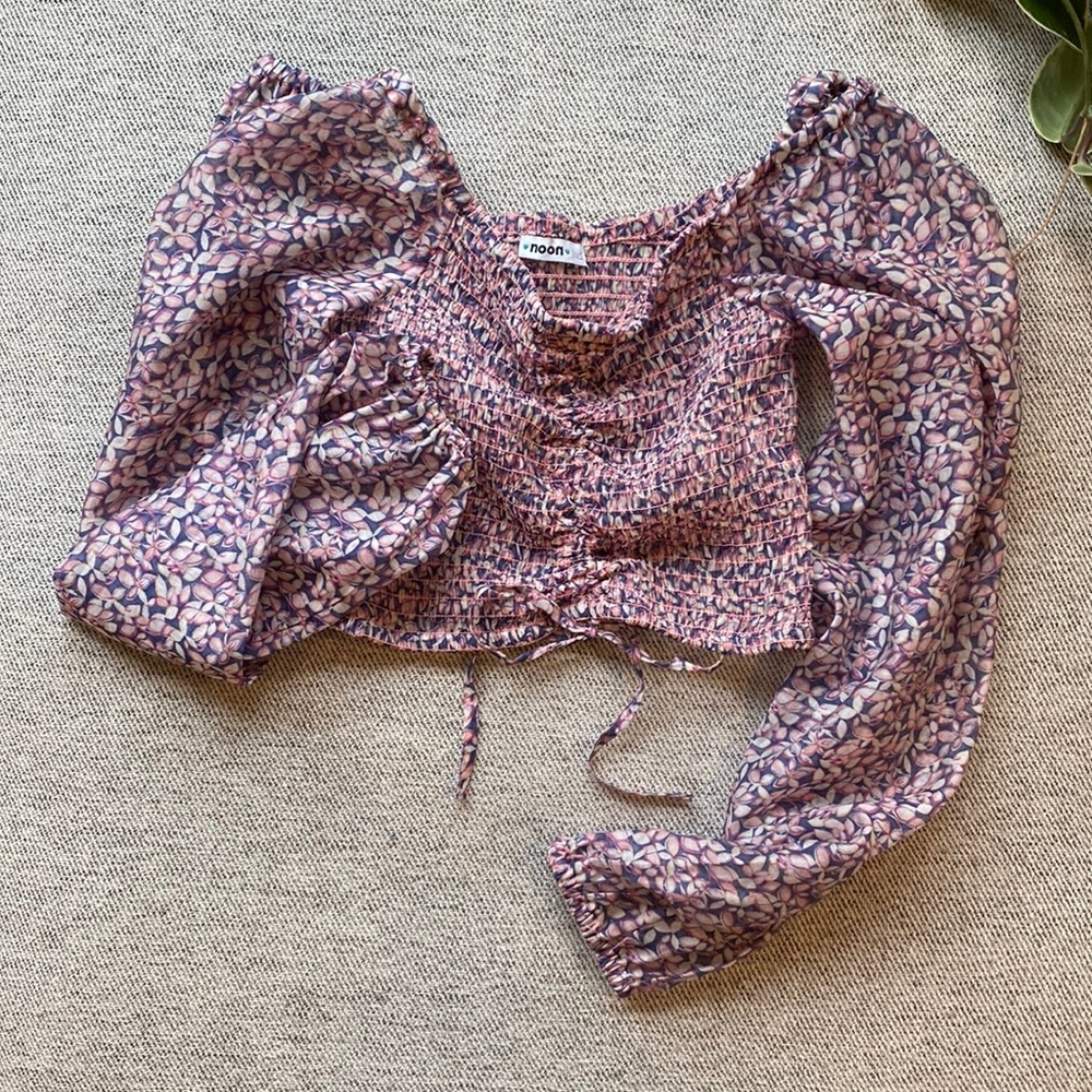 Cute pink/purple floral crop top size XS